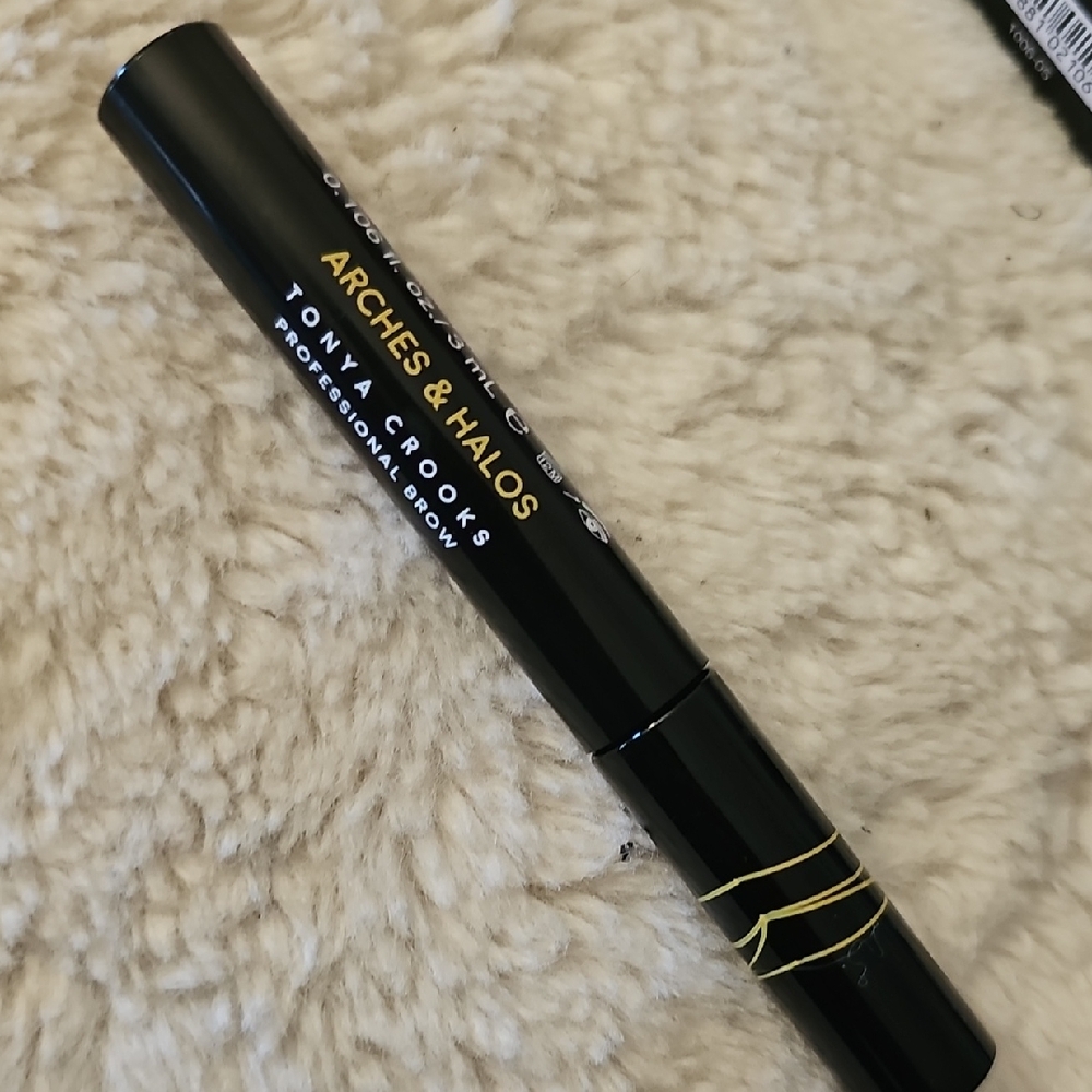 Black Precision Brow Definer